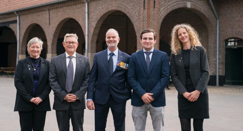 ../public/images/images/fotos/GroteHerdenking2024/64.jpg
